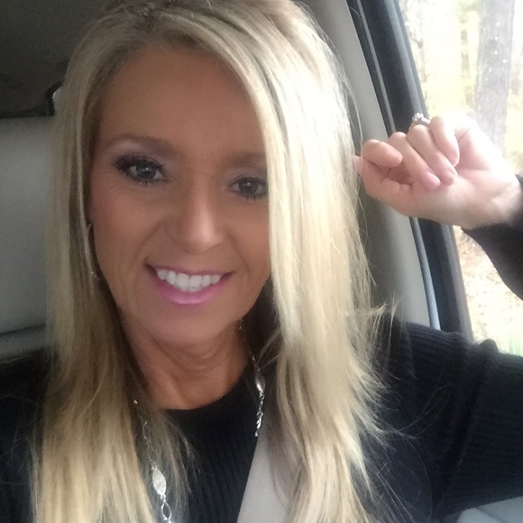 Meet your Posher Angela. - Picture 1 of 1